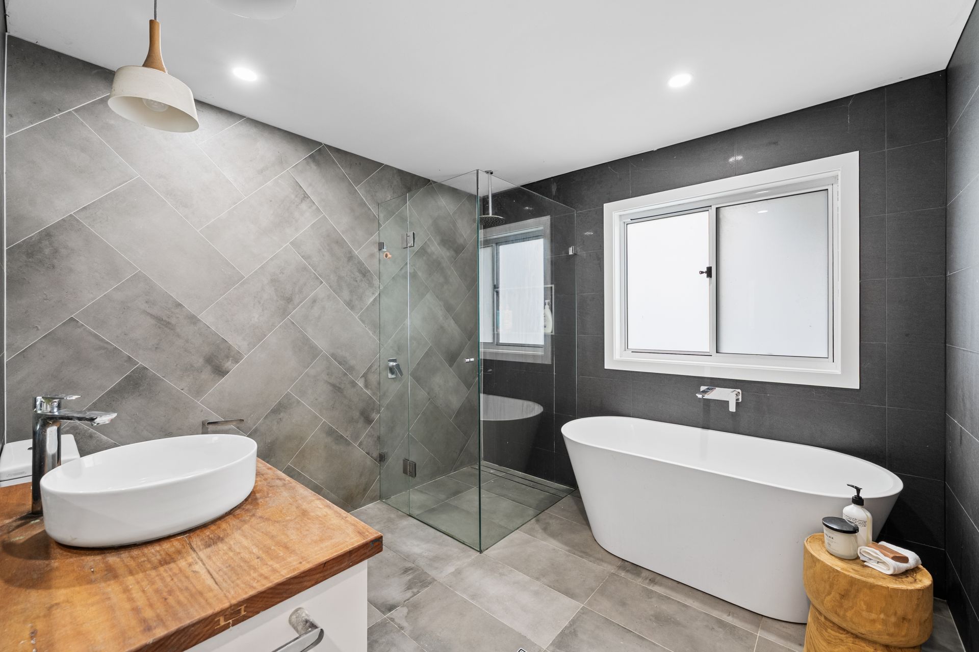 12 Blenheim Avenue, Berkeley Vale, Berkeley Vale - Thumbnail 6