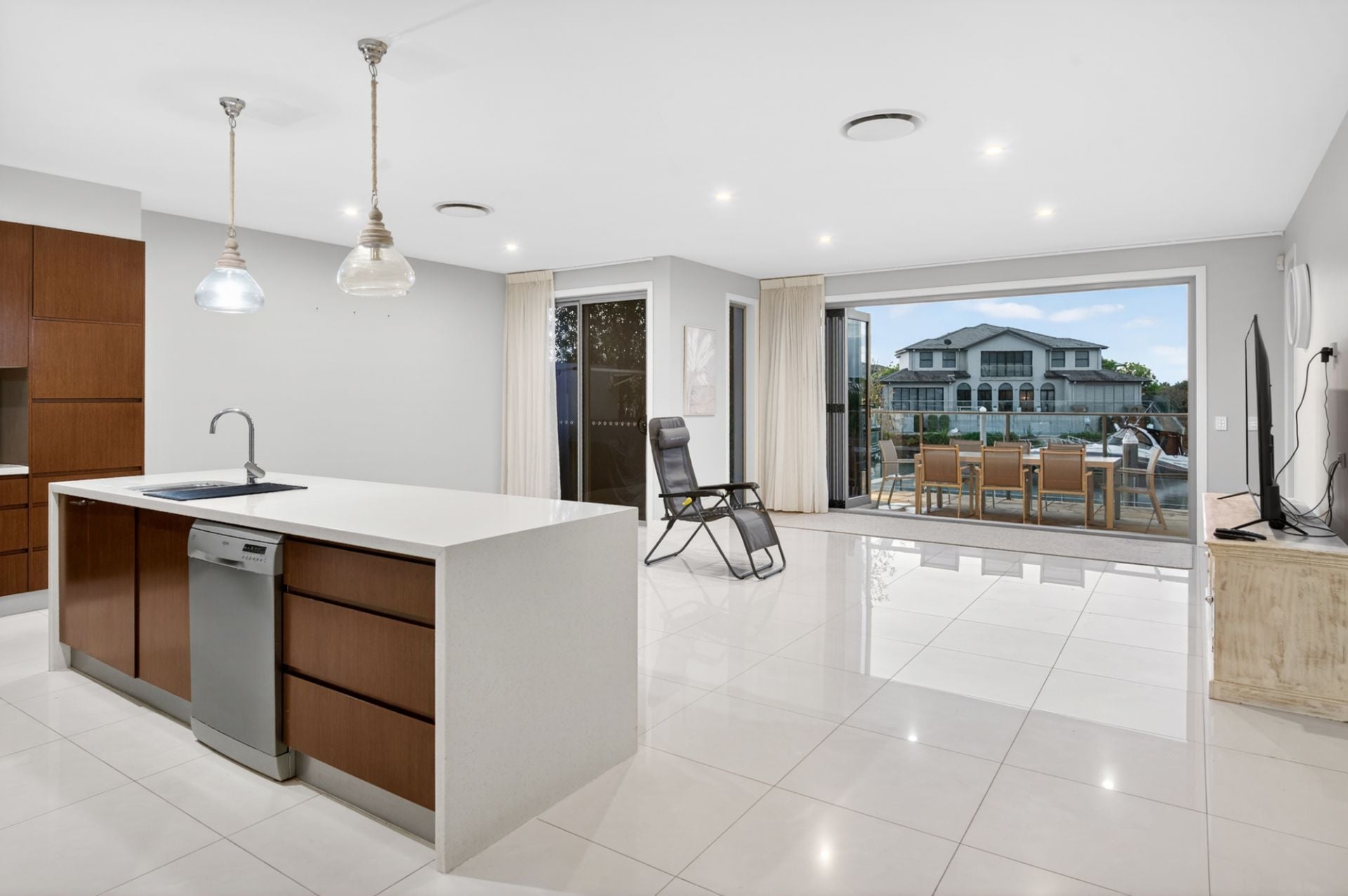 2243 Glengallon Way, Hope Island QLD 4212, Hope Island - Thumbnail 5