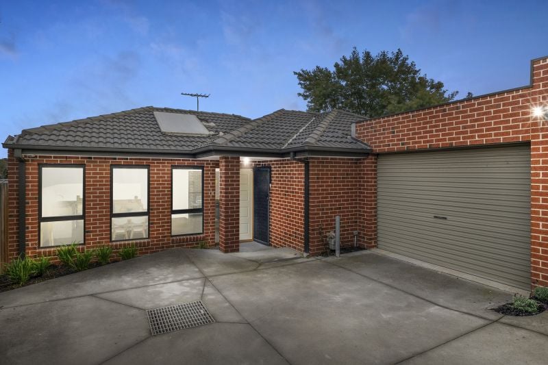 3/3 Cool Street, Reservoir