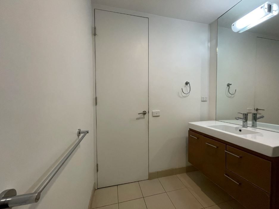 Modern 2-Bedroom Unit in Prime Plenty Road Location