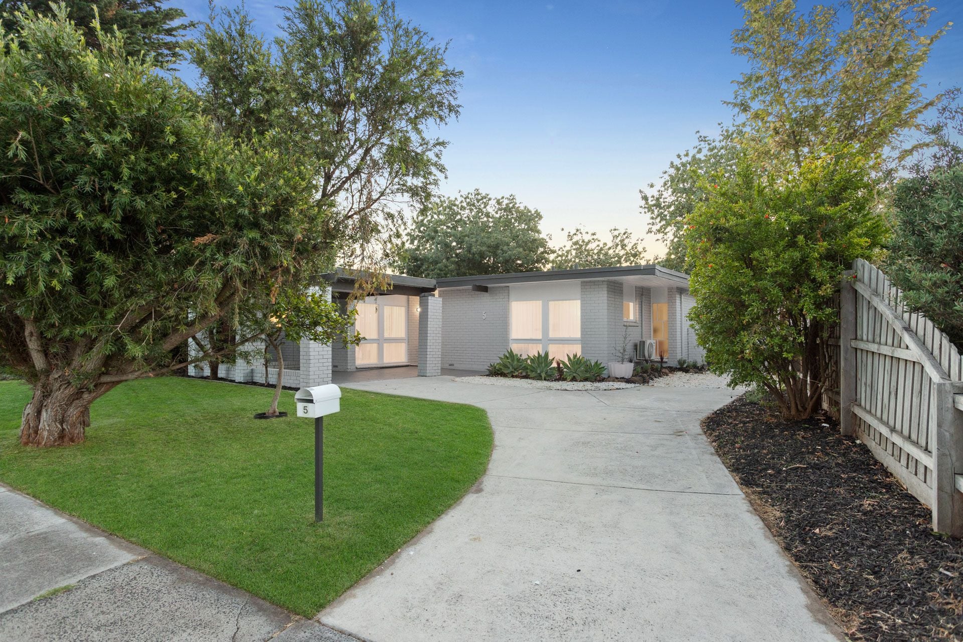 5 Oaklands Crescent, Frankston VIC