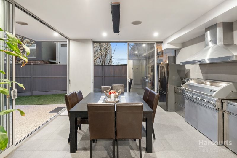 7 Waterview Walk, Caroline Springs