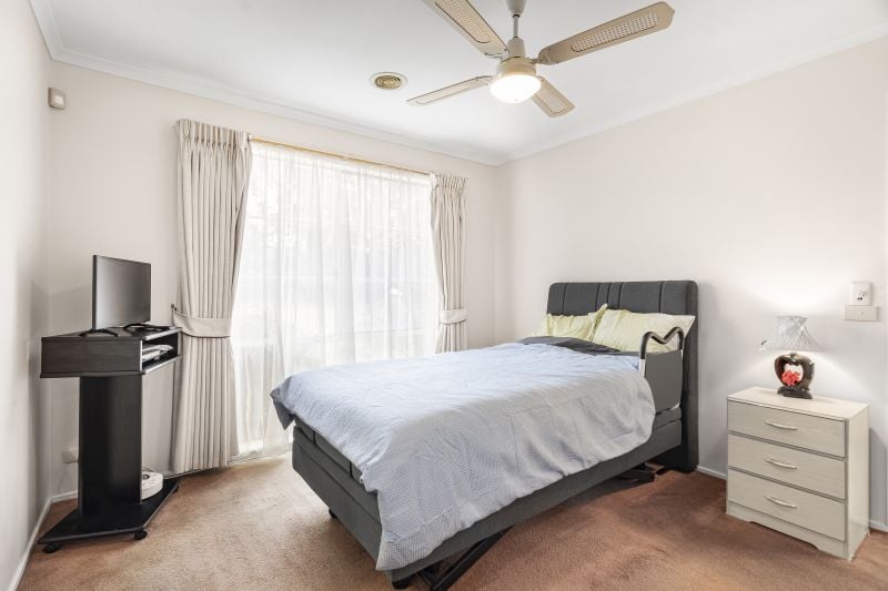 10 Marsden Walk, Roxburgh Park