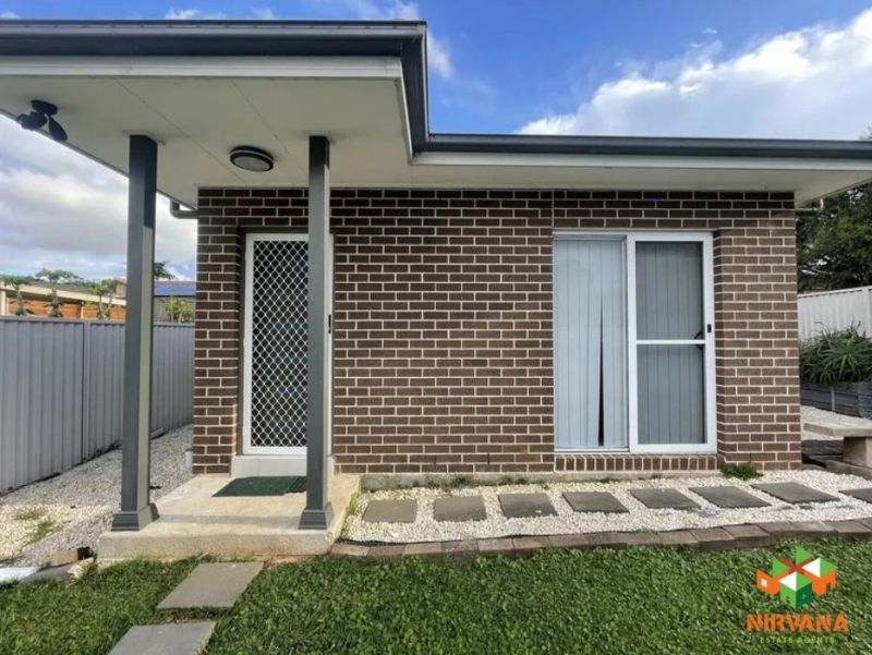 Presented by Nirvana Estate Agents, this comfortable and well-located granny flat.