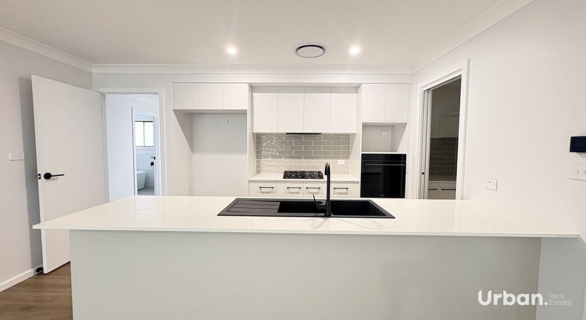 Lochinvar 10 Cahill Close