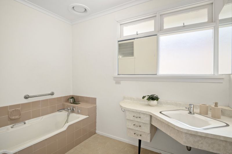 44 Valley Crescent, Glenroy