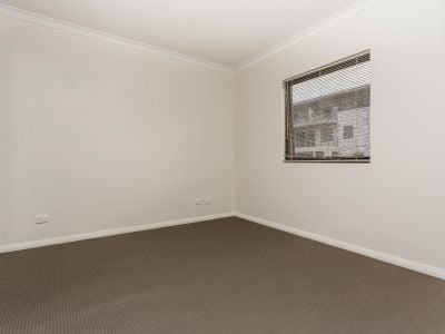13/2 Stockton Bend, Cockburn Central