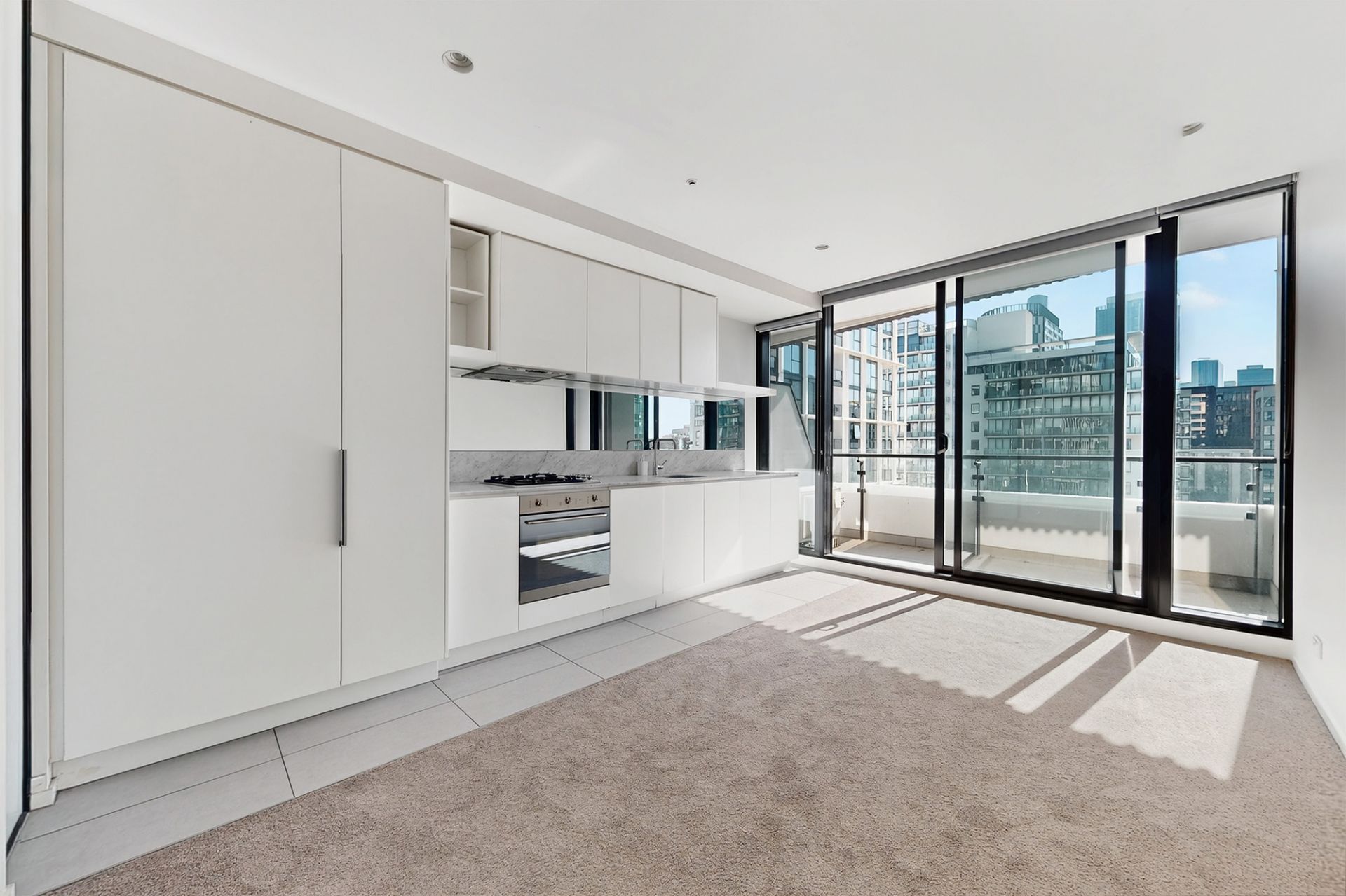 803/52 Park Street, South Melbourne - Thumbnail 2