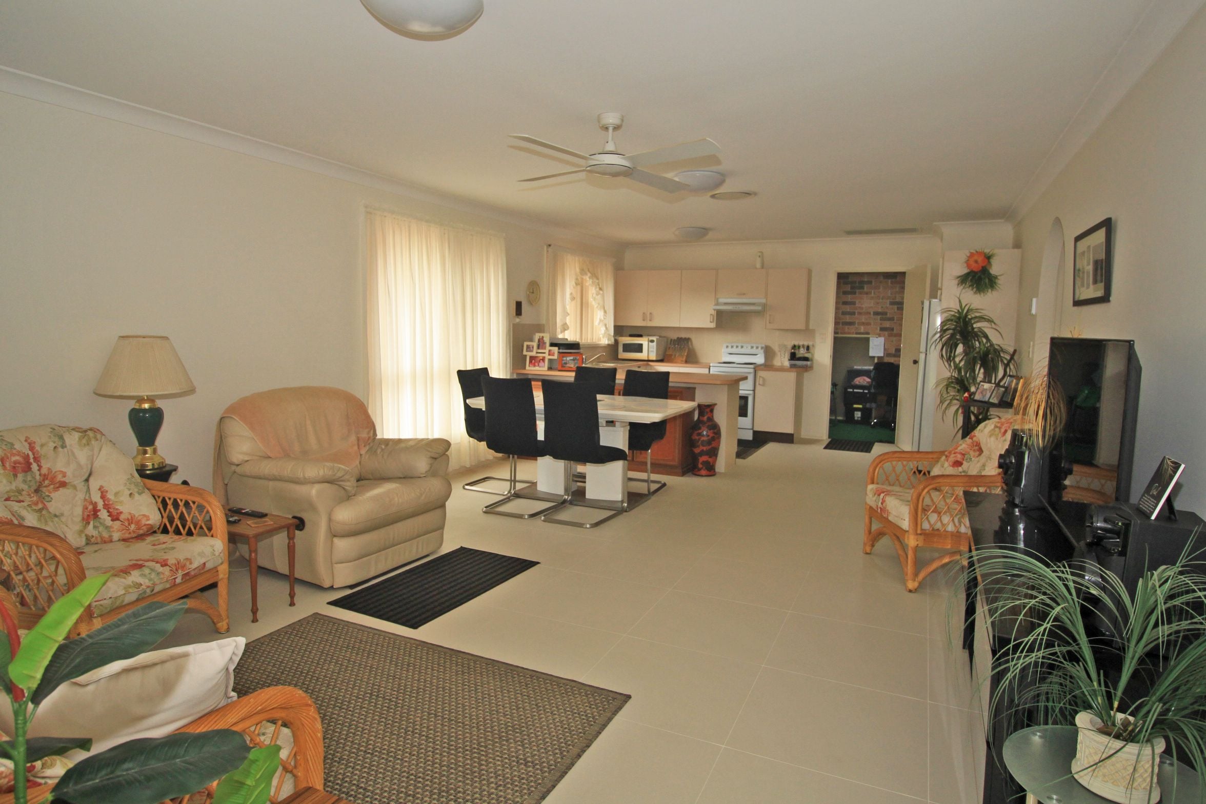 2/7 Gow Place, LAURIETON NSW 2443
