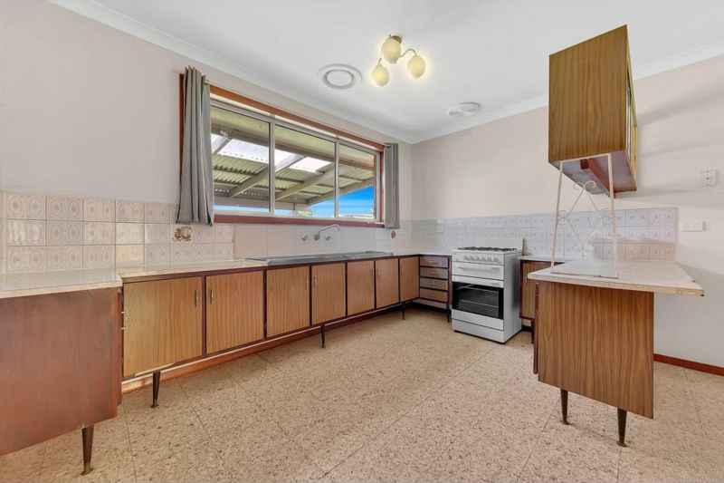 18 Leeson Grove, Lalor