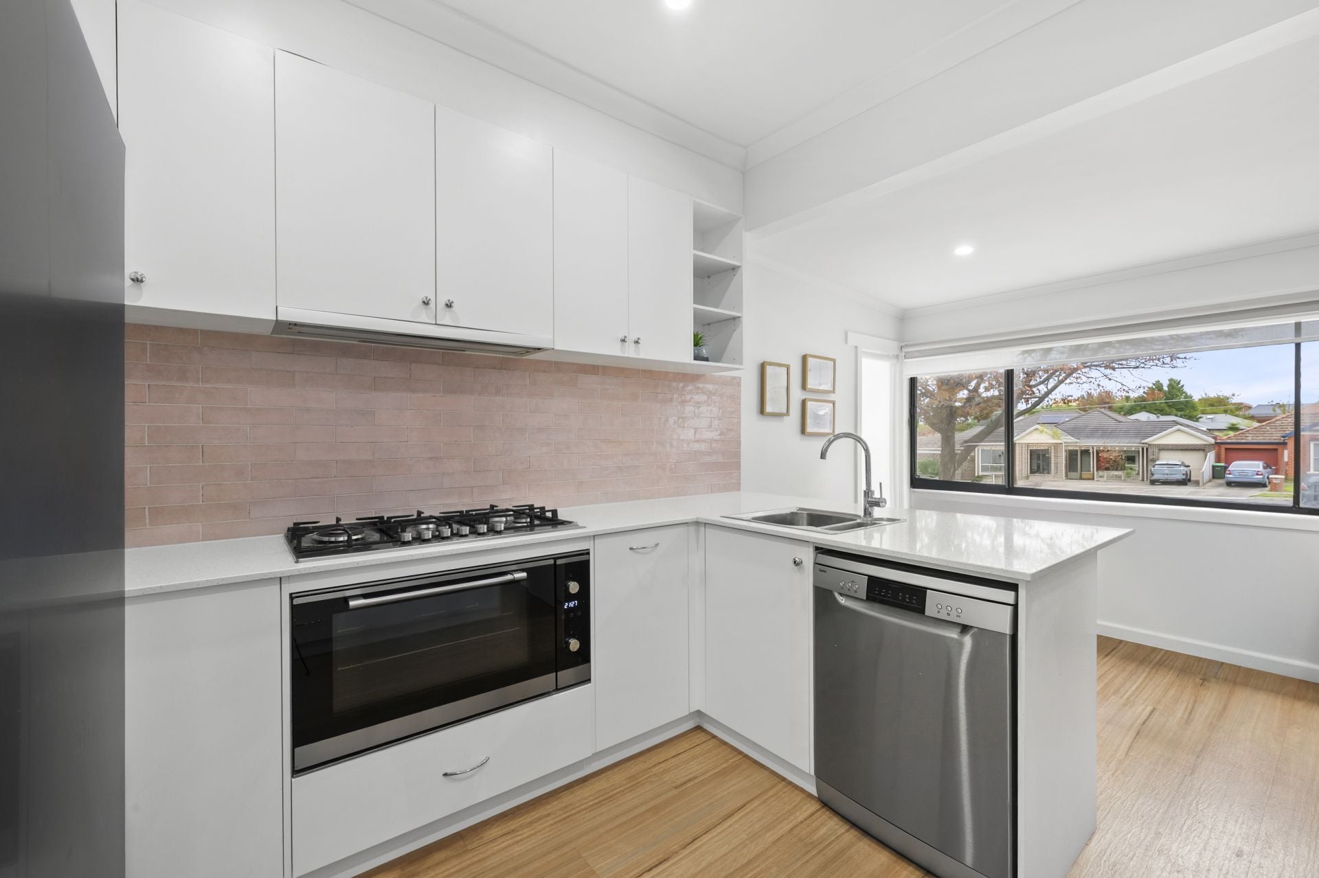 1128 Armstrong Street North, Under Offer, Under Offer - Thumbnail 4