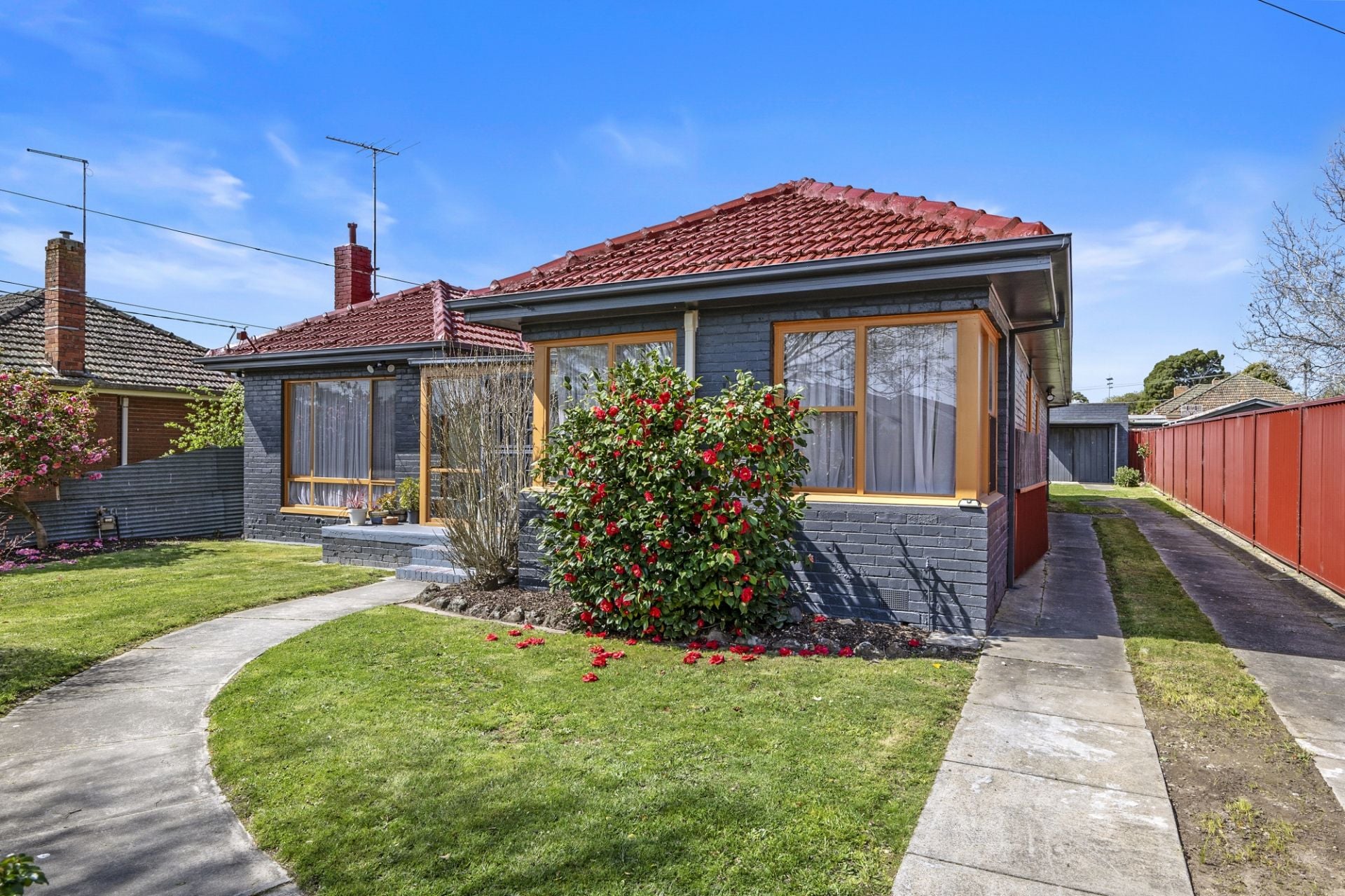24 Essex Street Wendouree VIC, Wendouree - Thumbnail 2