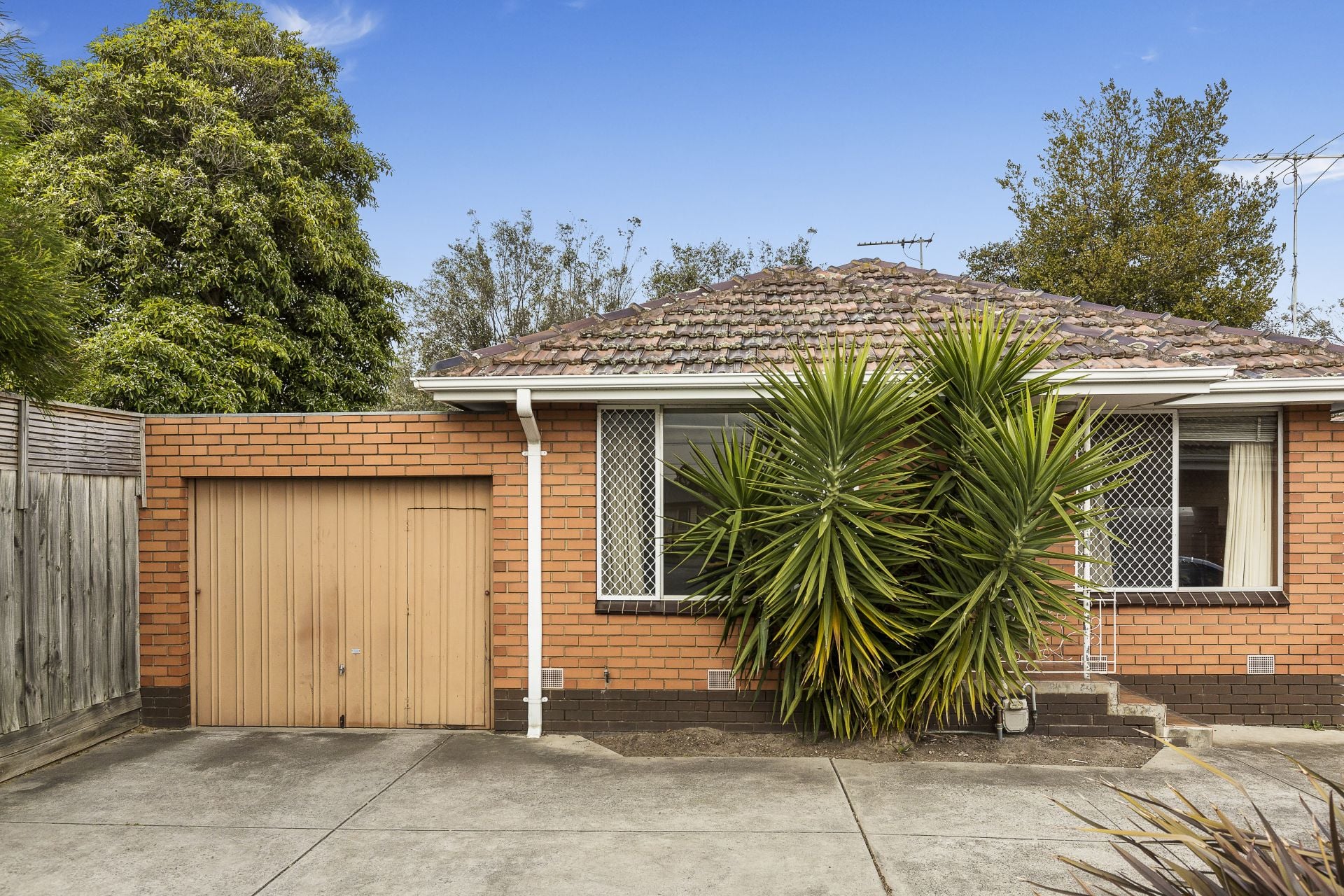 Secure Two-Bedroom Unit Near Edwardes Lake Park
