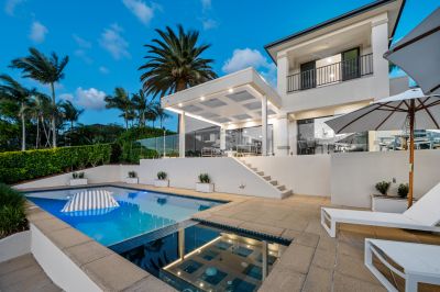 Sophisticated Waterfront Hope Island Resort Residence