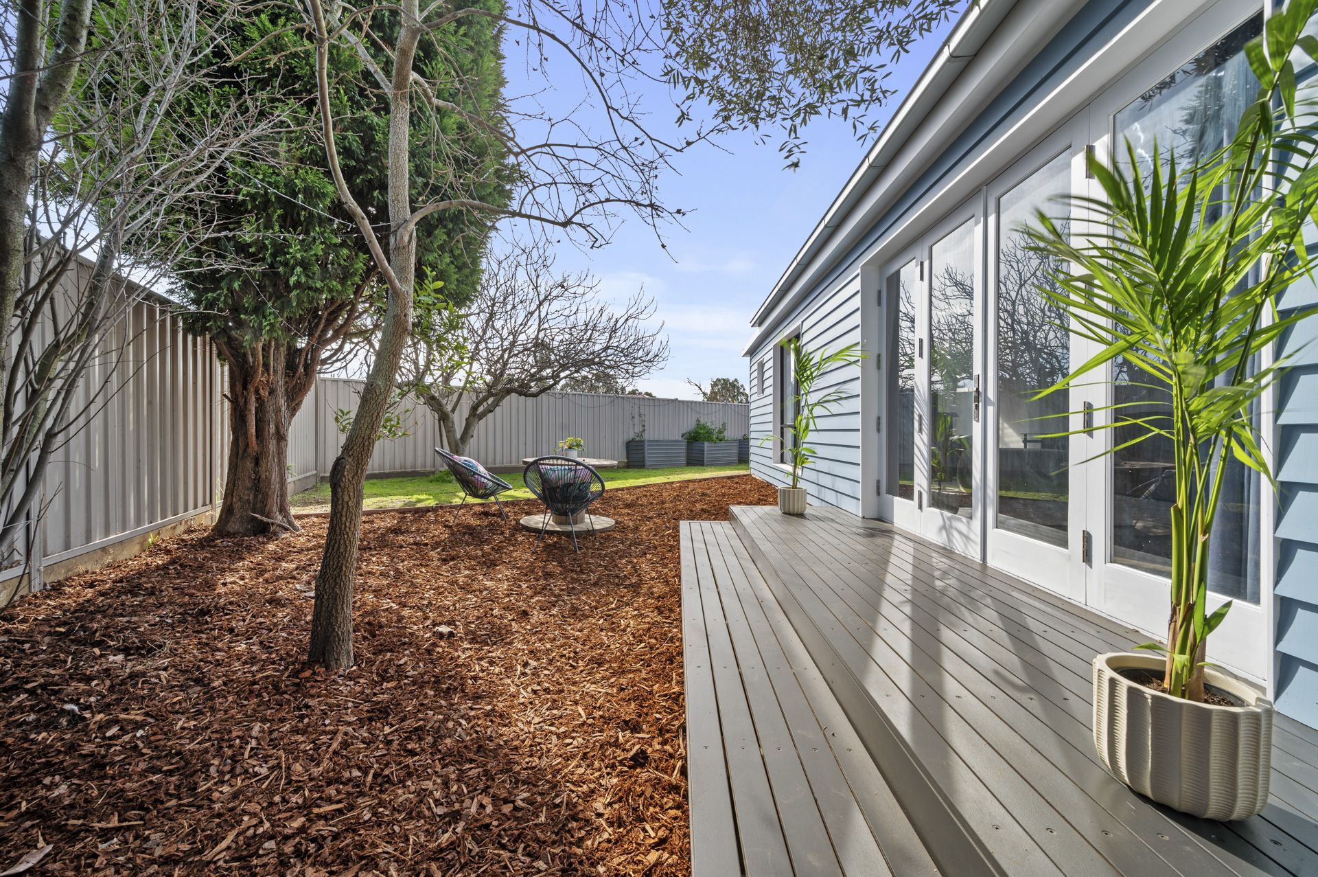 MODERN APPEAL - 5 BEDROOMS,  2 BATHROOMS
