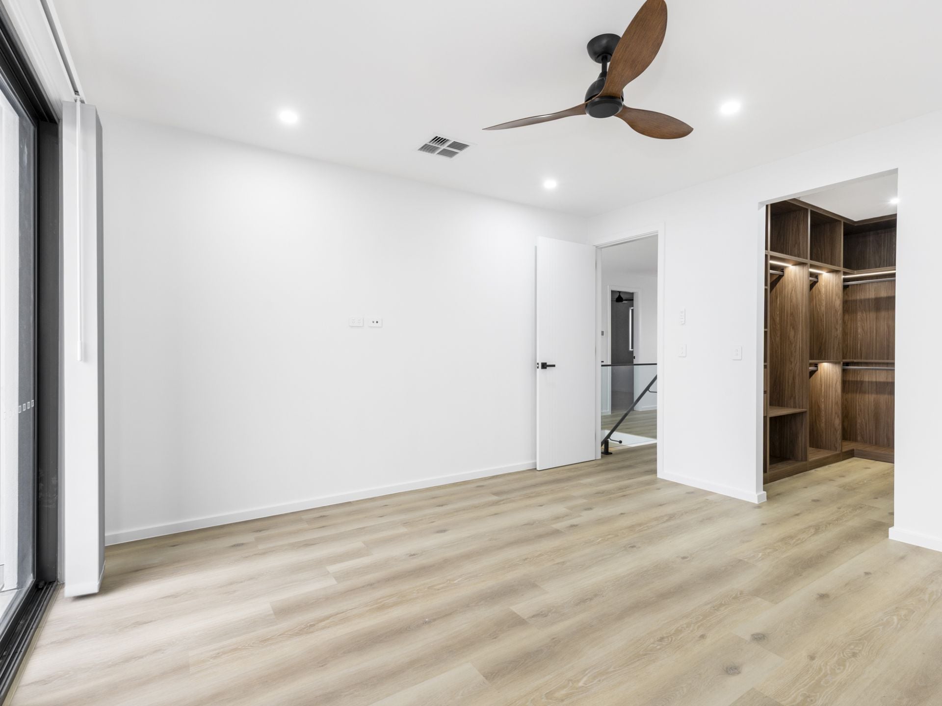 8 Candlebark Avenue, Glenning Valley, Glenning Valley - Thumbnail 3