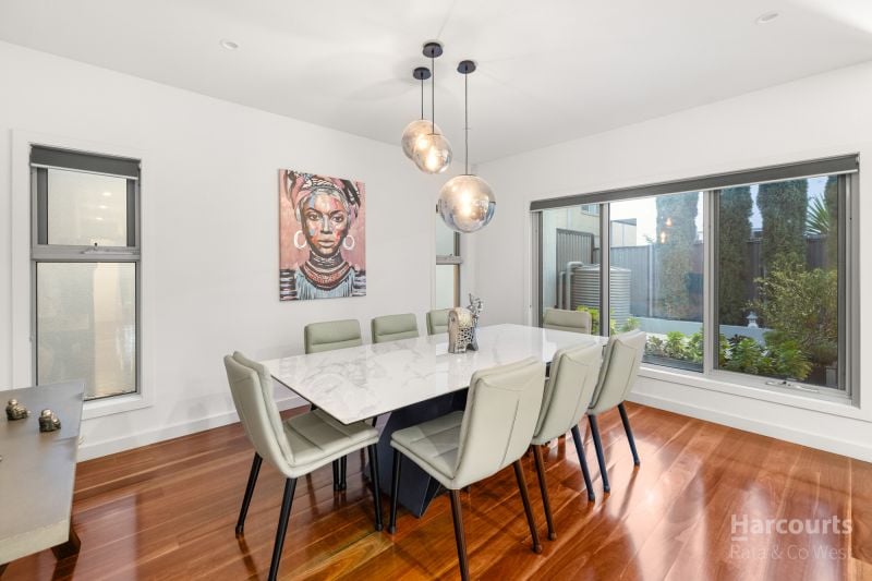 7 Waterview Walk, Caroline Springs