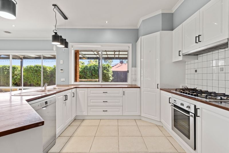 242 Flaxen Hills Road, Doreen