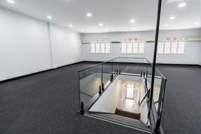 REFURBISHED OFFICE WITH CHARACTER FEATURES