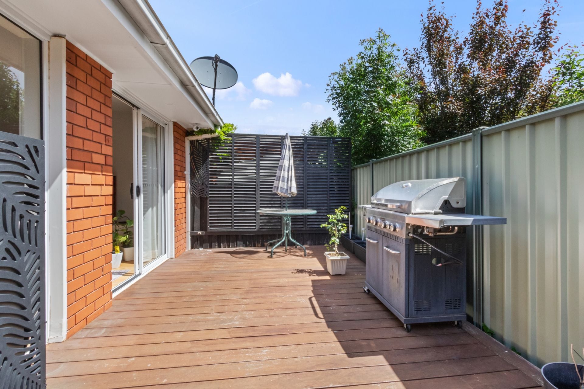 Stunning Unit in Ideal Location