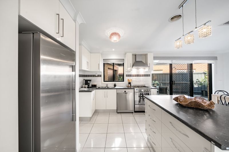 8 Kumara Circuit, South Morang