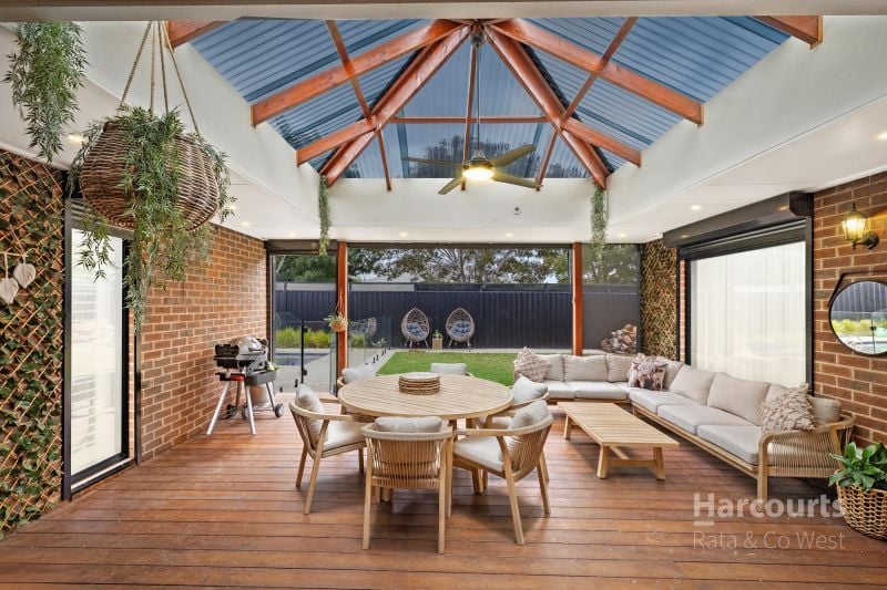 27 Great Barr Crescent, Caroline Springs