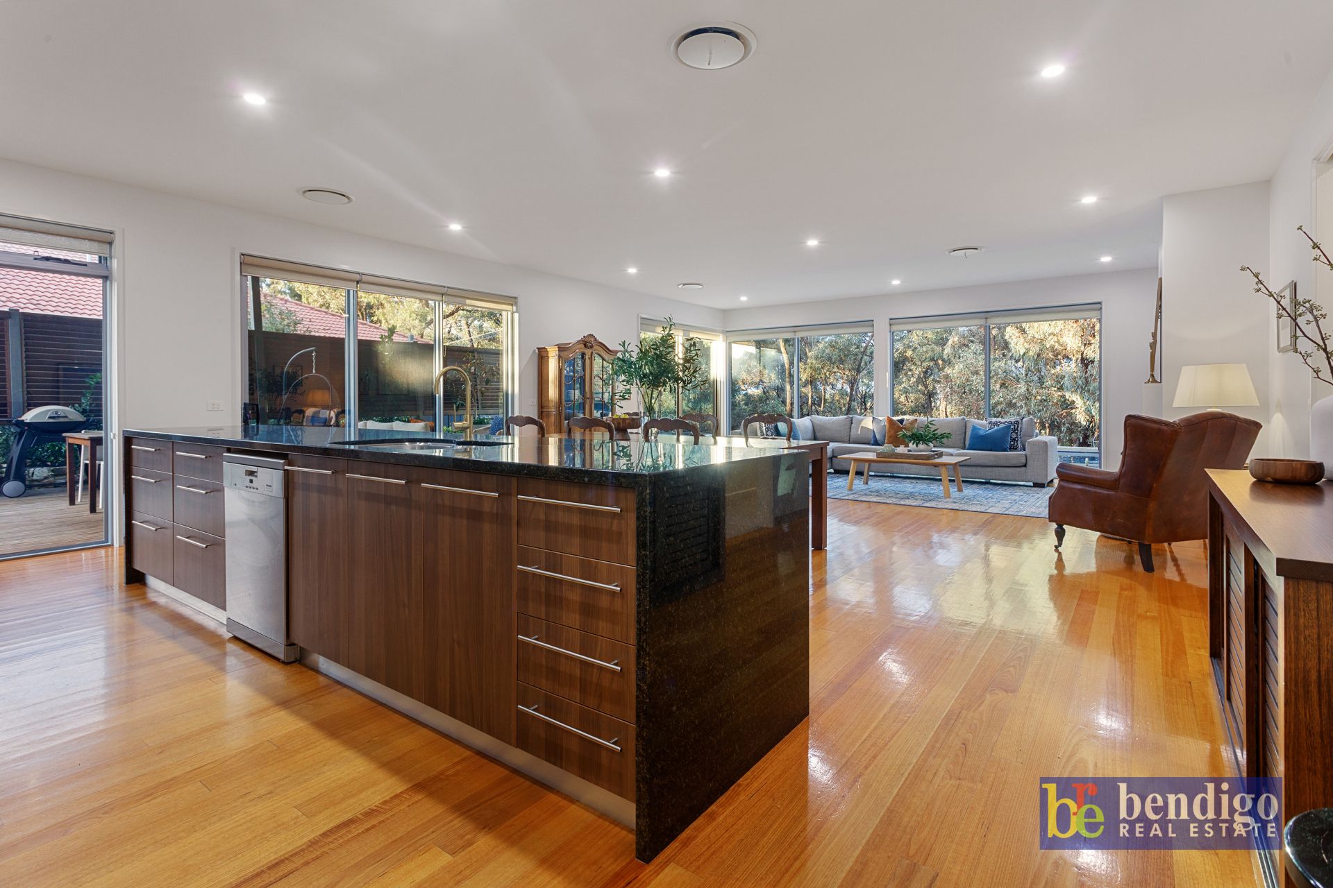 27 Elwood Drive Strathdale VIC, Strathdale - Thumbnail 3