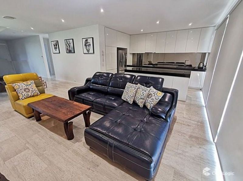 74 Theatre Drive, Benowa - Thumbnail 4