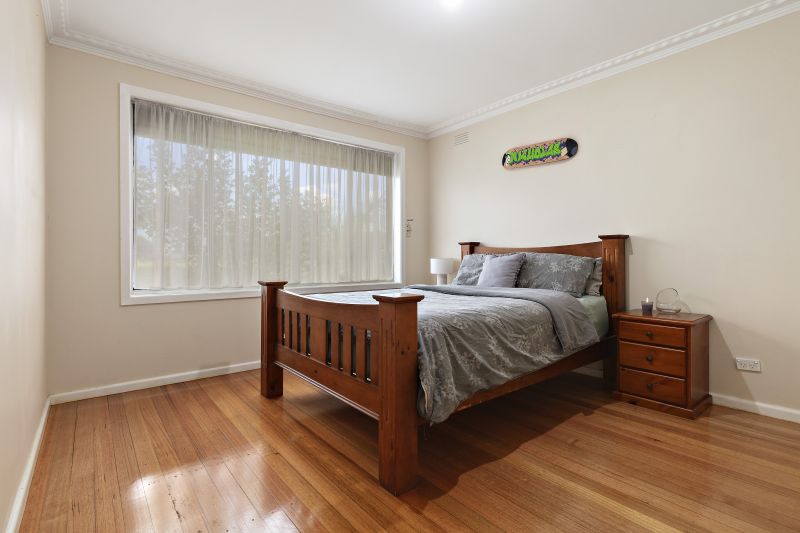 13 Ruthven Crescent, Lalor