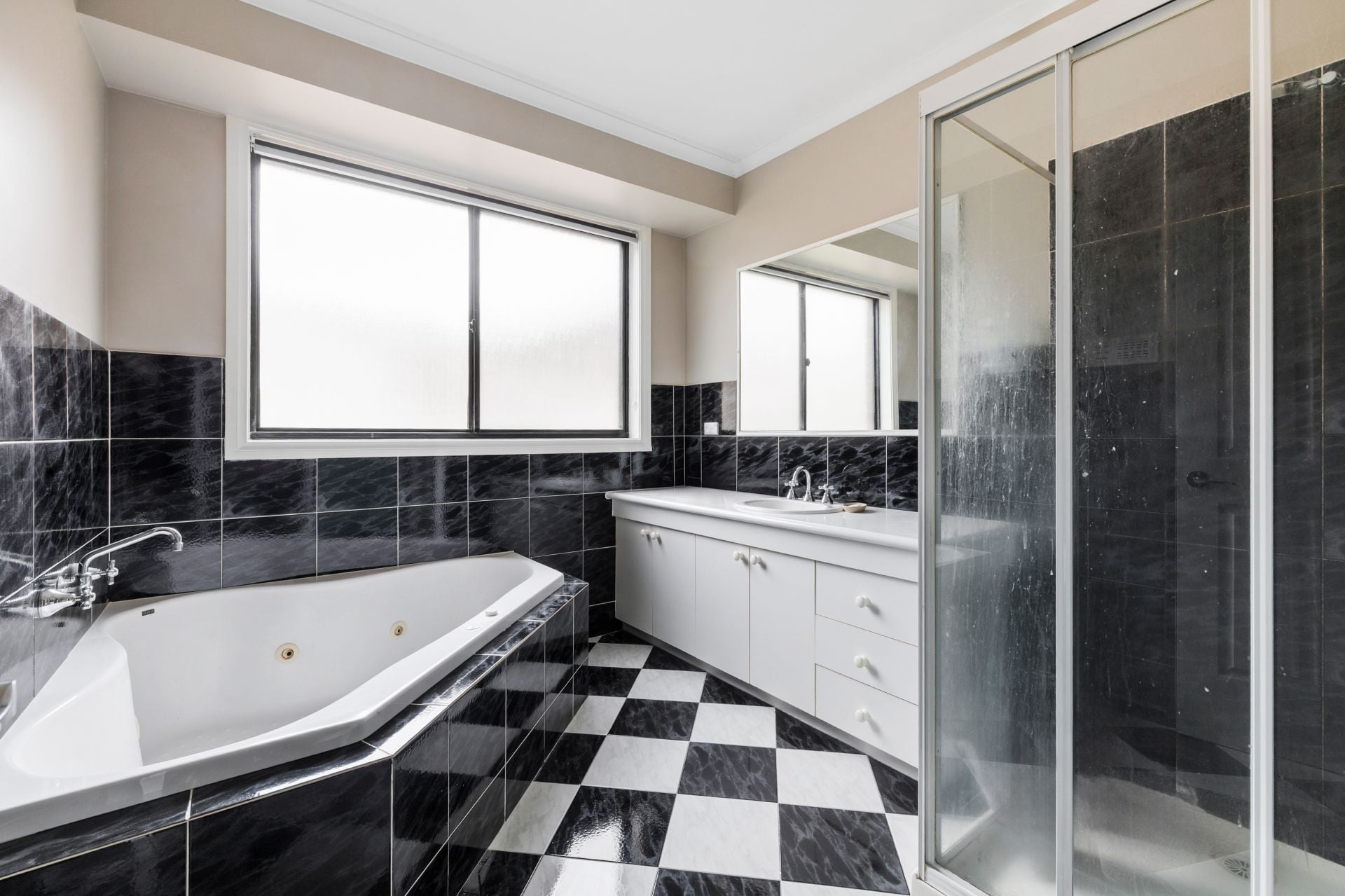 Spacious Living & Entertaining In A Prime Position