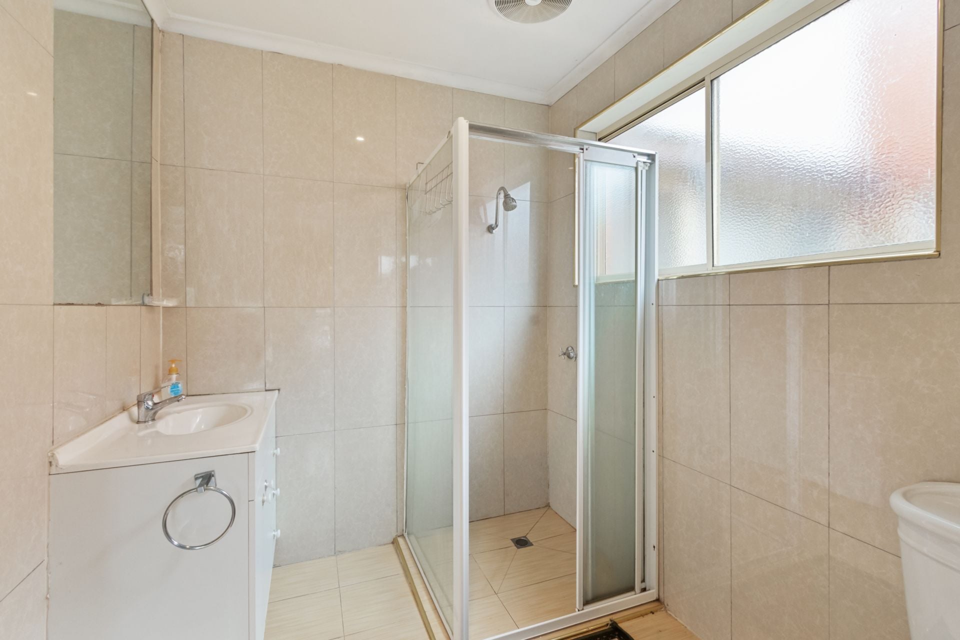 CONVENIENT UNIT LIVING
