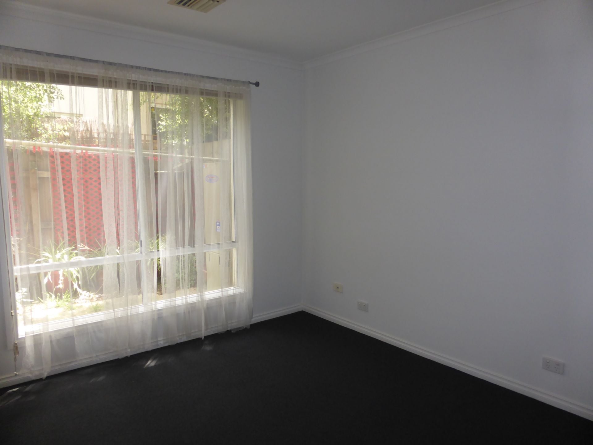 Spacious Living in Excellent Location!