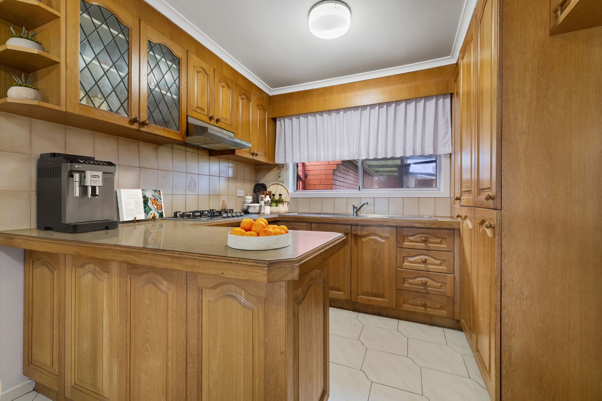 Spacious Family Home With Versatile Bungalow