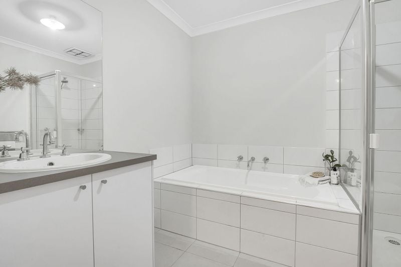 8 Raspberry Grove, Mernda