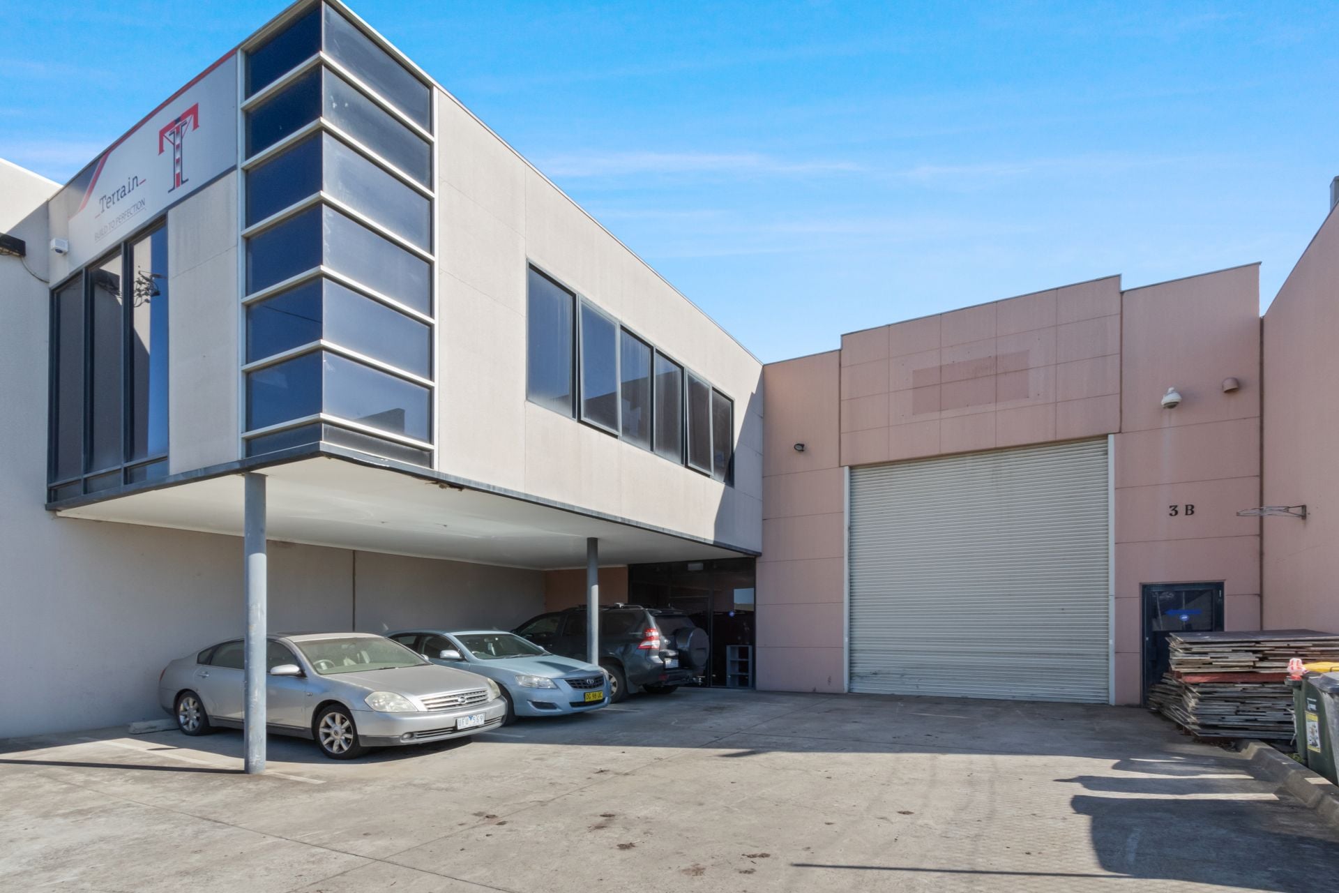SECURE, STAND ALONE OFFICE/WAREHOUSE