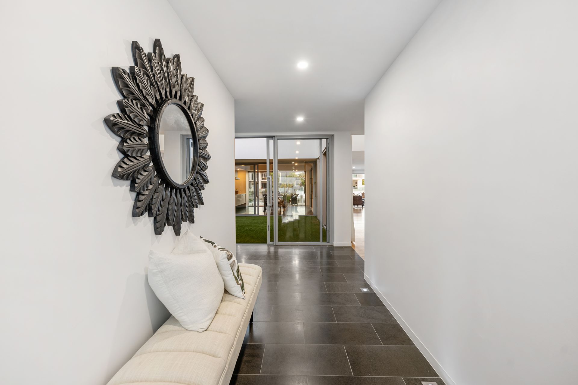 33 Knightsbridge Parade East, Sovereign Islands - Thumbnail 5