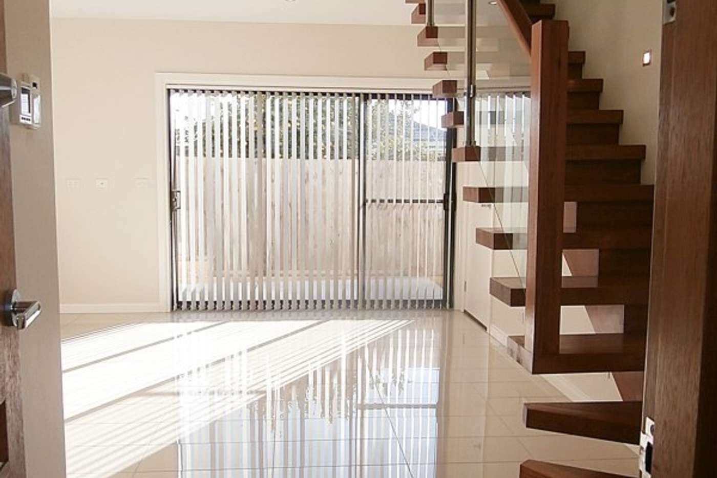 MODERN 2 BEDROOM TOWNHOUSE