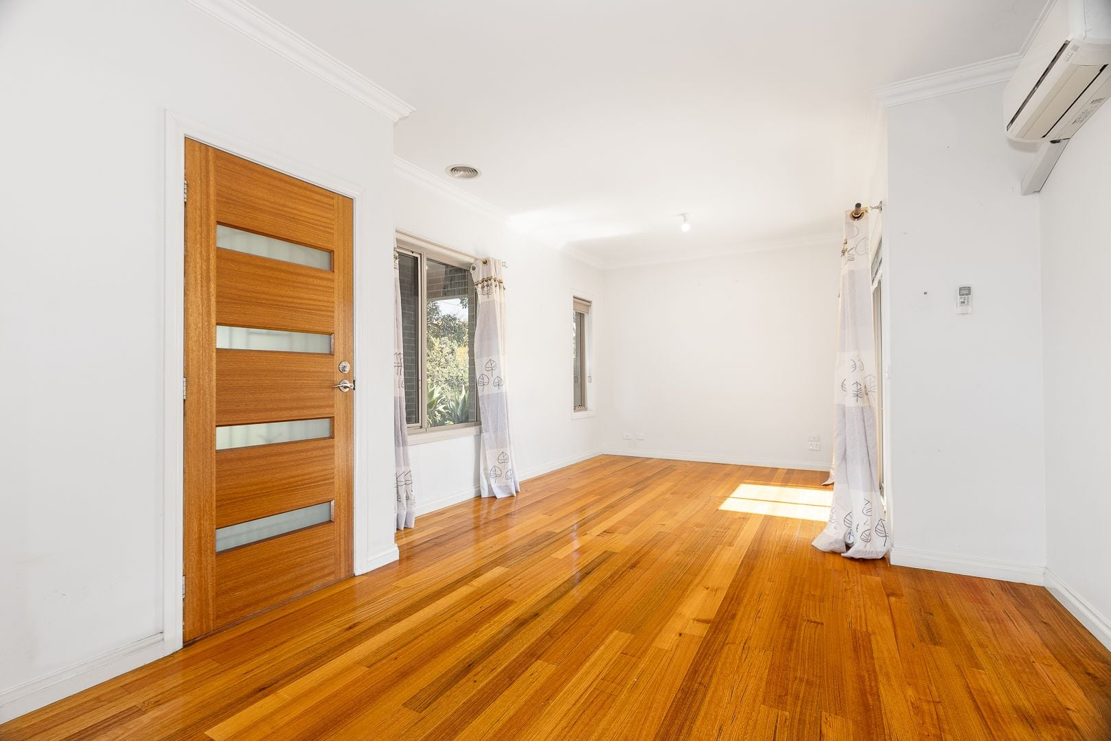 Stylish Two-Bedroom Townhouse in Convenient Reservoir Location