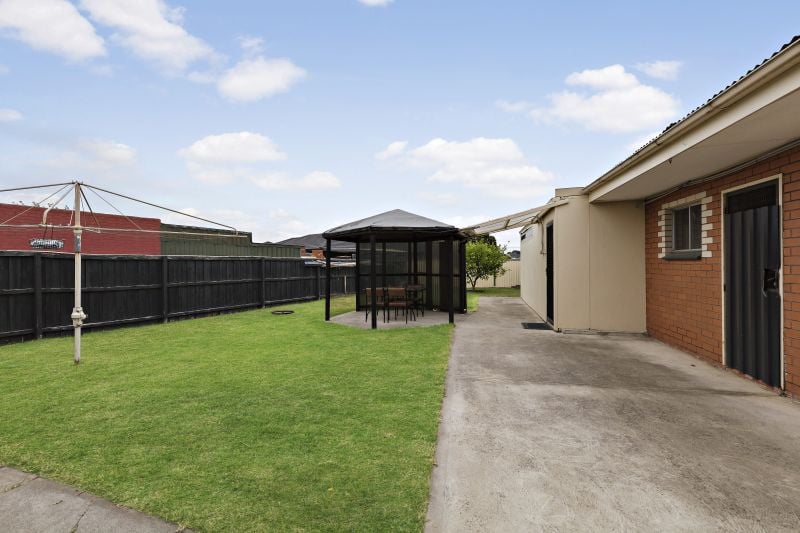13 Ruthven Crescent, Lalor