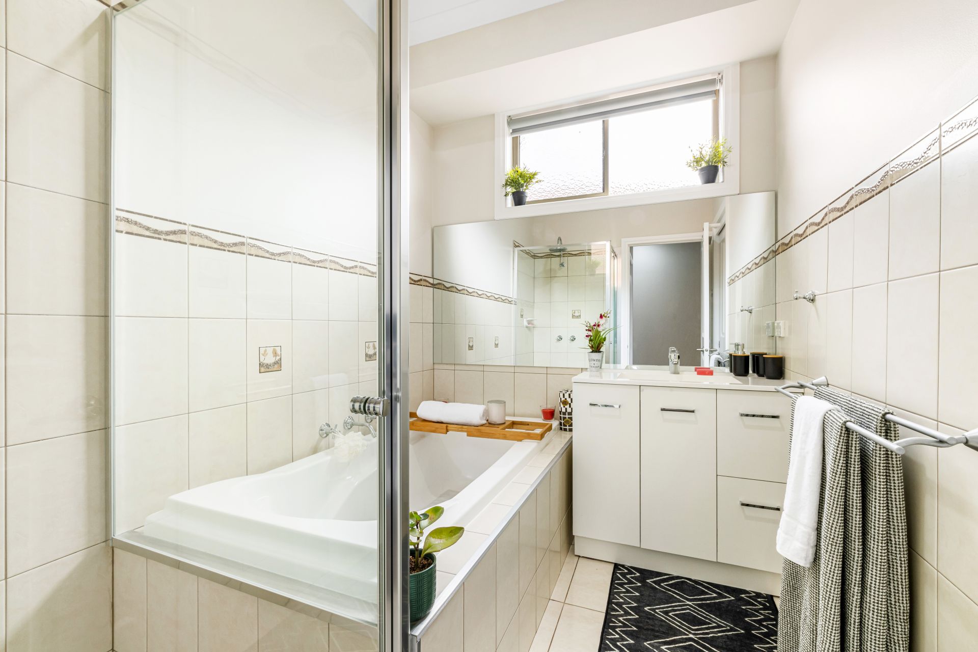 Stylish Living With Walk-To-Everything Ease
