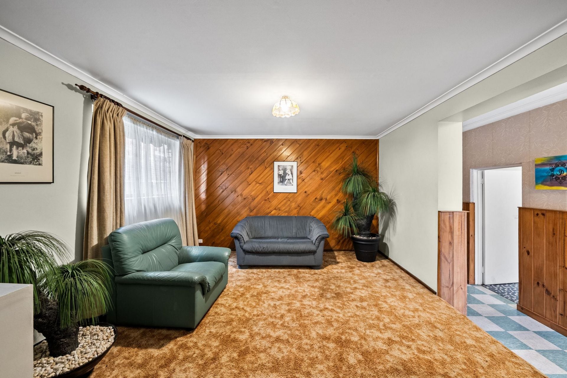 2 HOMES IN ONE ( 2 INCOMES $$$$ )
or SELF-CONTAINED IN-LAW ACCOMMODATION 
or A 5 BEDROOM HOME WITH ROOM FOR ALL