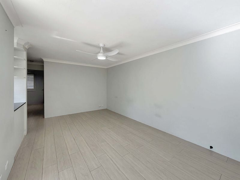 Renovated & Light-Filled Unit in an Ultra-Convenient Location
