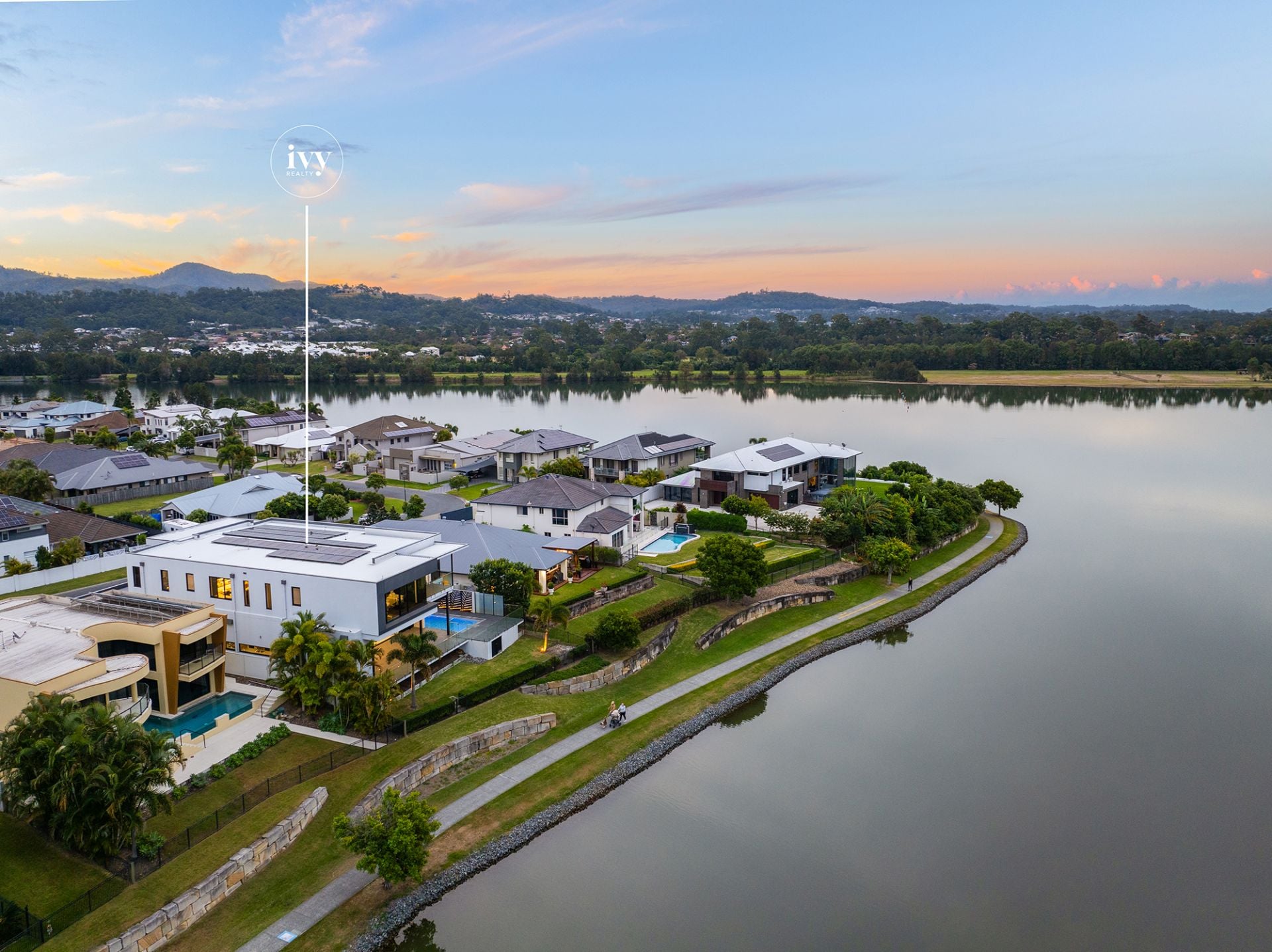 9 Temple Island Circuit, Oxenford - Thumbnail 2
