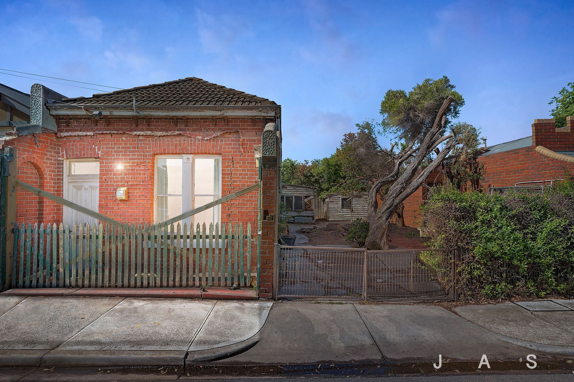 37 Castlemaine Street, Yarraville, Yarraville - Thumbnail 2