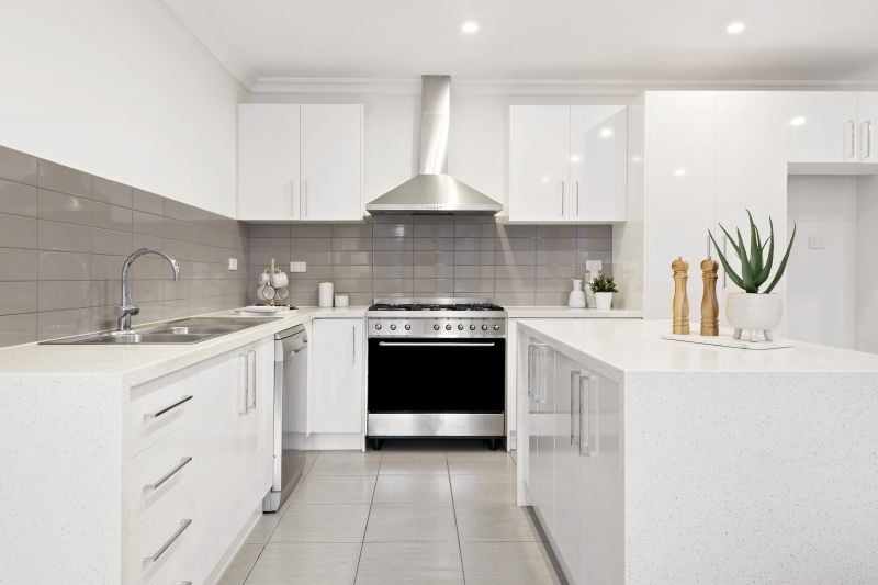 3/3 Cool Street, Reservoir