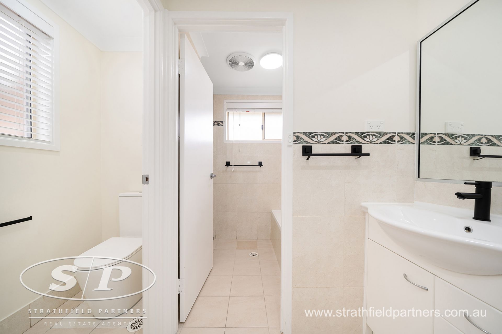 136 & 136A Buckwell Drive, Hassall Grove, Grove - Thumbnail 8