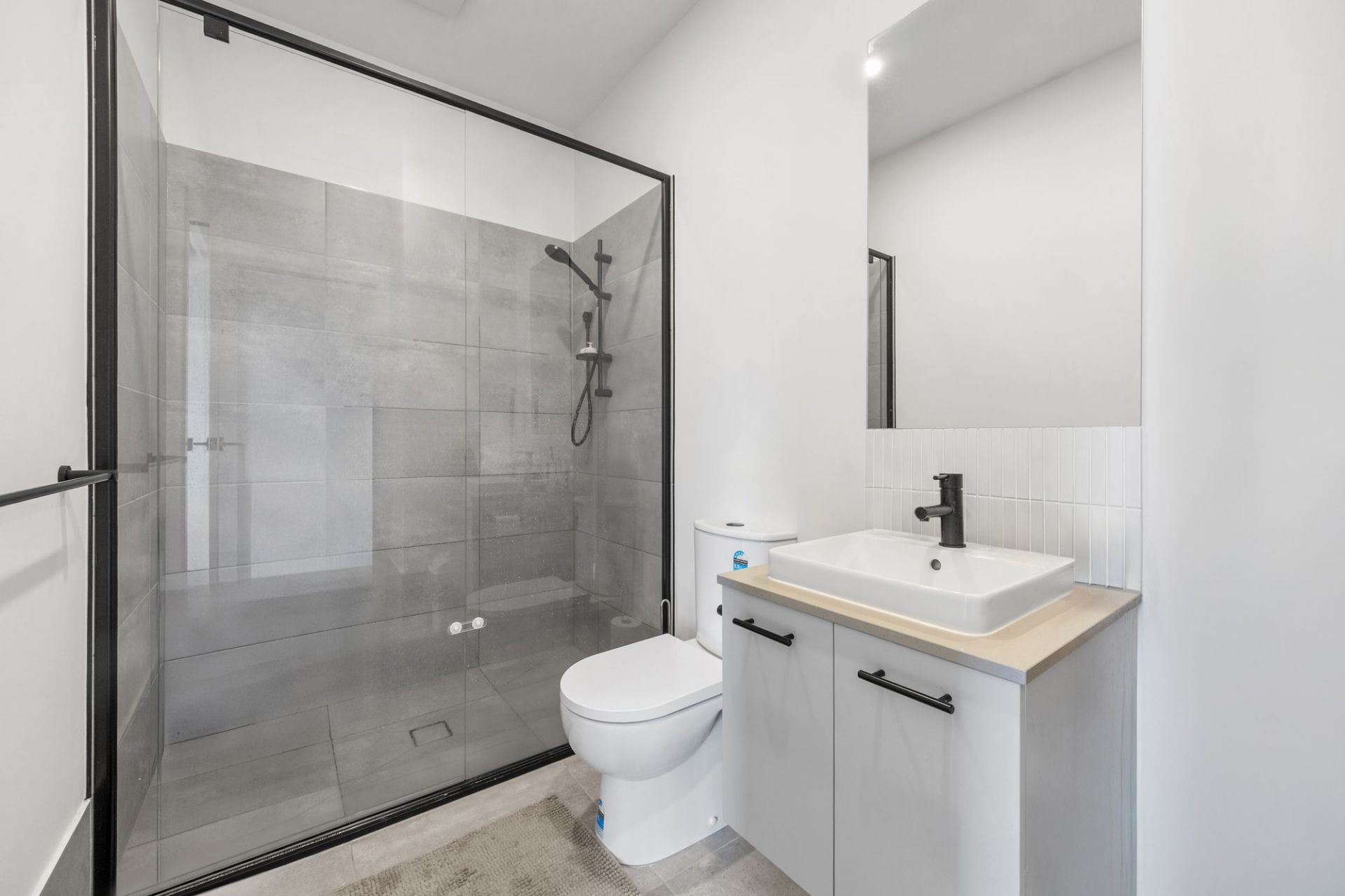 INVESTORS TAKE NOTE ( current rent return $2520 per calendar month)
