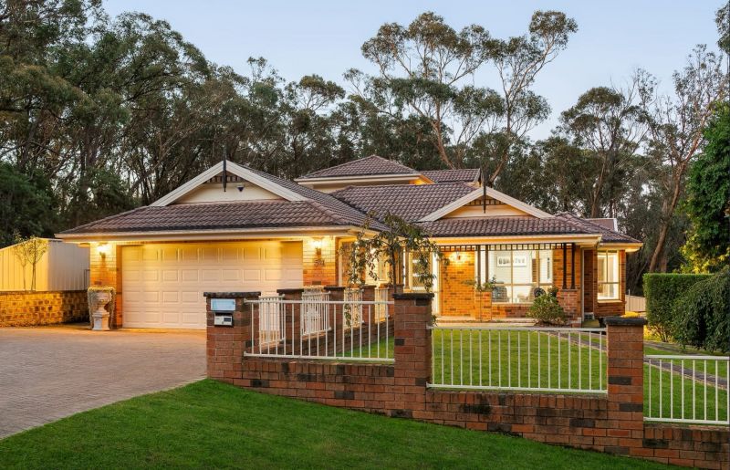 IMMACULATE FAMILY HOME IN SOUGHT AFTER LOCATION