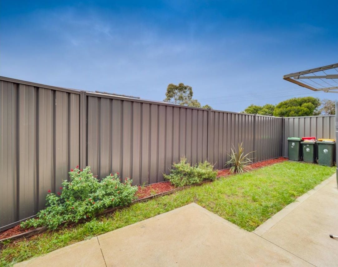 Beautiful Two-Bedroom Townhouse in Convenient Location