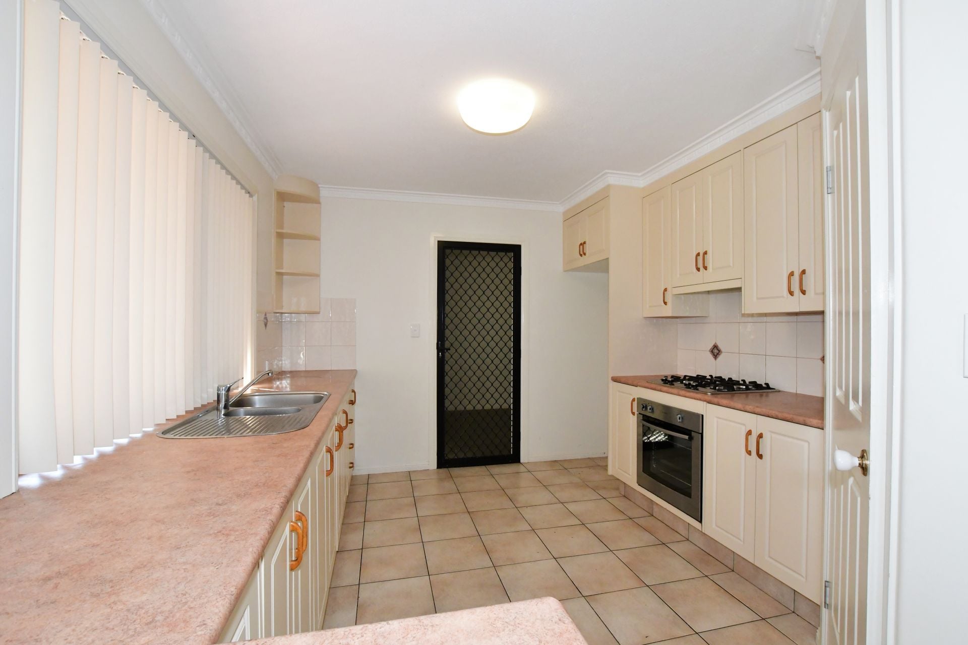 27 Tropicana Drive, 27 Tropicana Drive - Thumbnail 8
